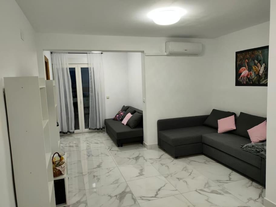 Apartament Flamingo Z Basenem トレビエハ エクステリア 写真